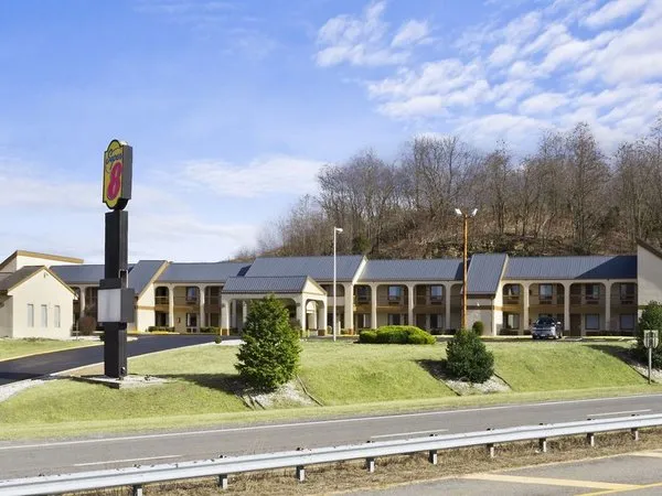 Super 8 by Wyndham Long Island City LGA Hotel