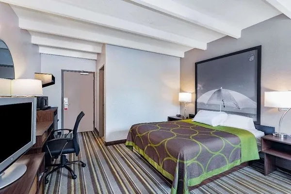 Super 8 by Wyndham Melbourne