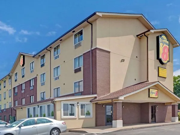 Super 8 by Wyndham Nashville/ Dntn/ Opryland Area