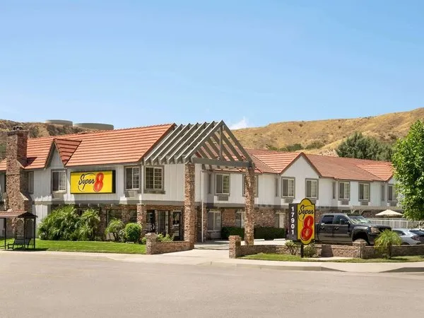 Super 8 by Wyndham Santa Clarita/Valencia