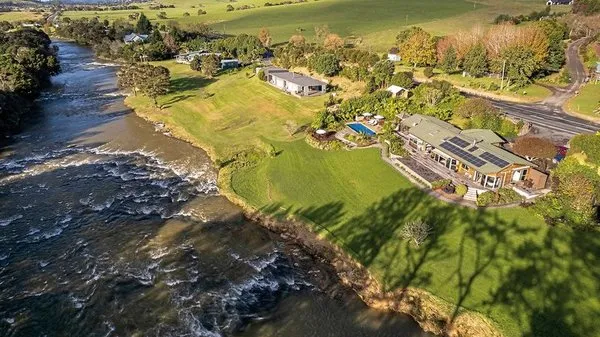 Te Awa Lodge