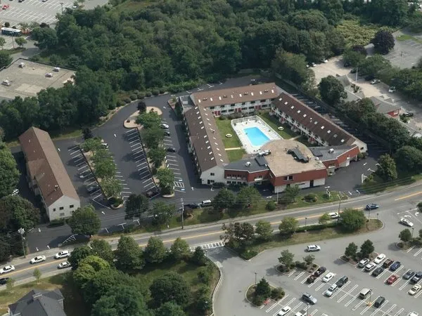 The Admiralty Inn & Suites