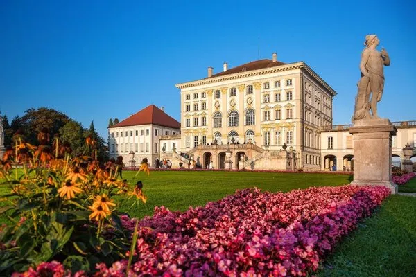 The Dean Munich, Autograph Collection