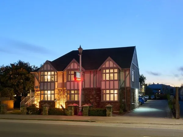The Elmwood Motel