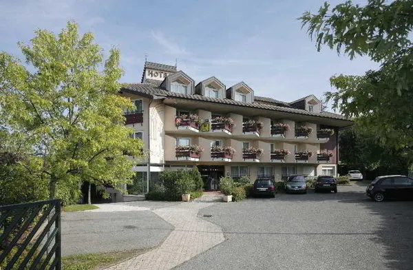 The Originals City, Hotel L'arc-en-ciel