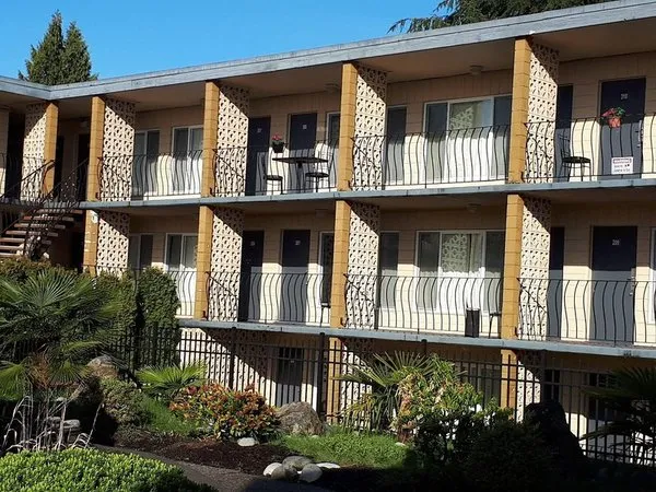 The Port-O-Call Inn & Suites