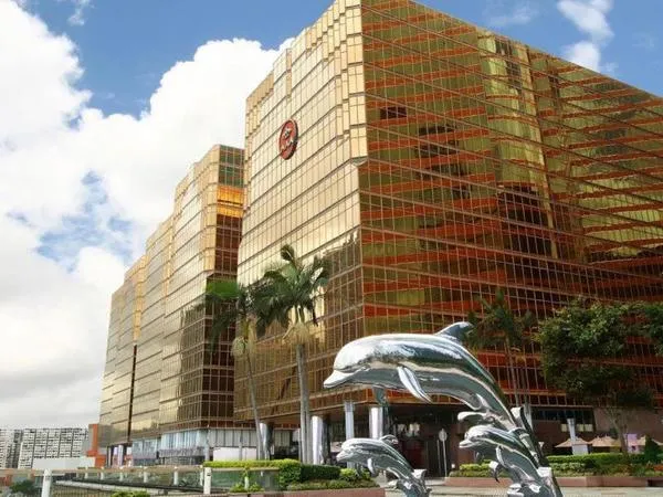 The Royal Pacific Hotel & Towers
