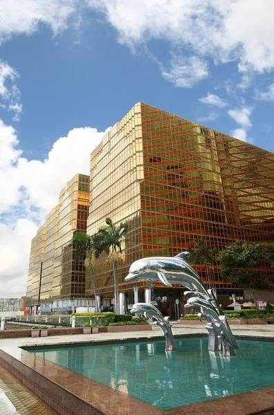 The Royal Pacific Towers