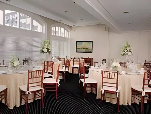 The Tremont House, a Tribute Portfolio Hotel
