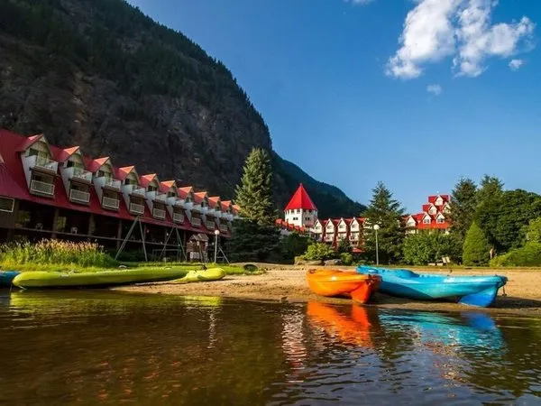 Three Valley Lake Chateau Ltd.