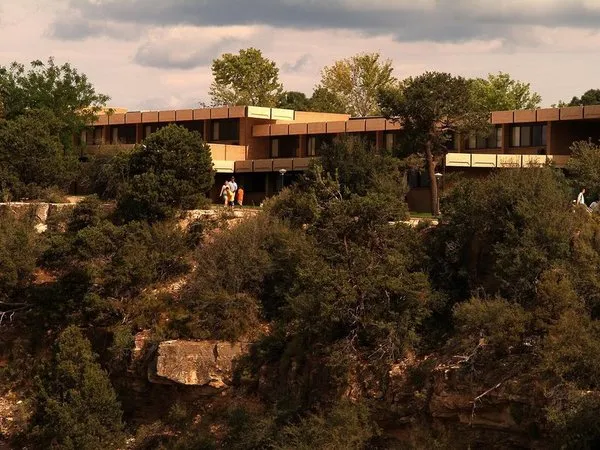 Thunderbird Lodge