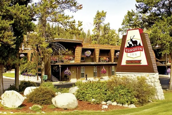 Tonquin Inn