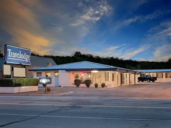 Travelodge by Wyndham Cleveland Lakewood