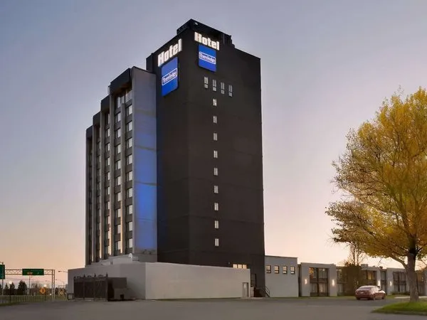 Travelodge by Wyndham Hotel & Convention Centre Quebec City