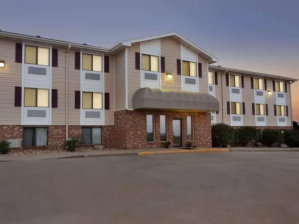Travelodge by Wyndham Jefferson City