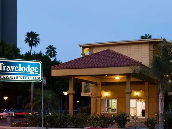 Travelodge by Wyndham Long Beach Convention Center