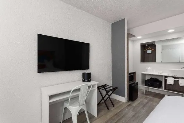 Travelodge by Wyndham Orlando Lake Buena Vista South