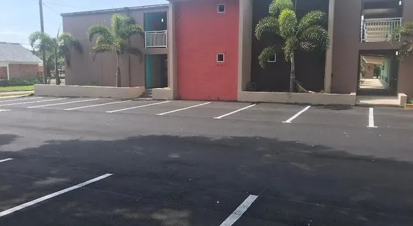 Tropical Inn & Suites