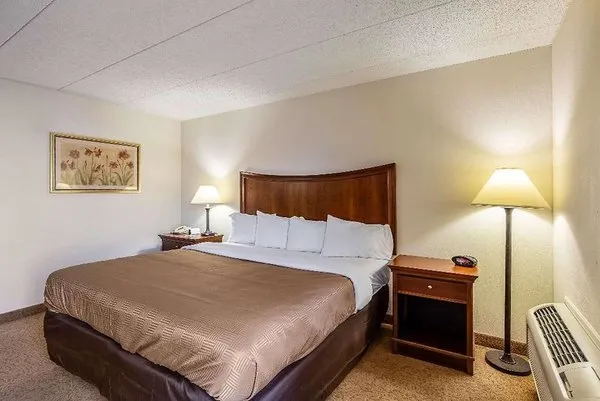 Tulsa Square Hotel Central, I-44 By OYO