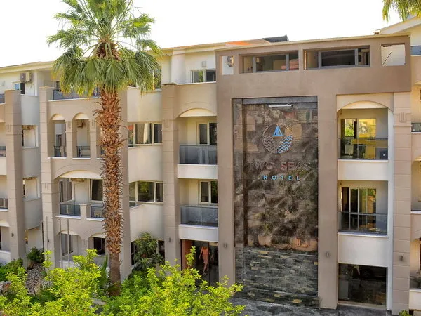 Two Seas Hotel