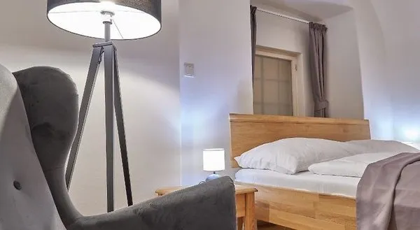 U Trí Pstrosu
