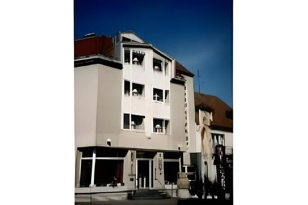 UHU Hotel Garni