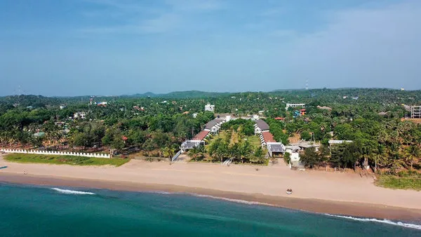 Uppuveli Beach by DSK