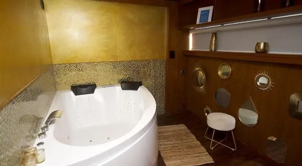VIP Paris Yacht Hotel
