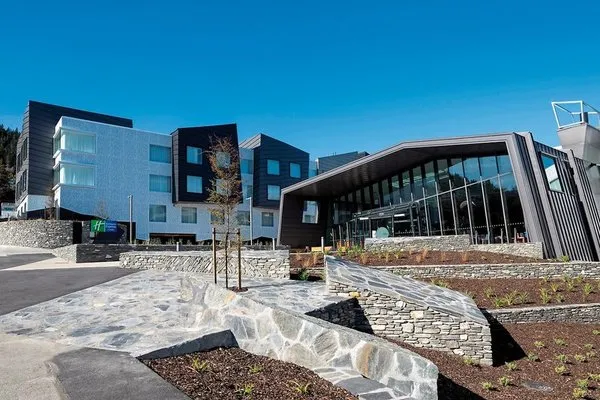 Holiday Inn Express & Suites Queenstown