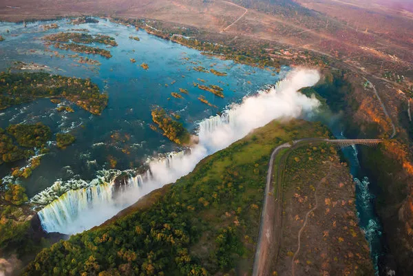 Vom Indischen Ozean bis zu den Viktoriafällen,Im African Explorer von Pretoria zu den Viktoriafällen,Mit dem African Explorer von Pretoria zu den Viktoriafällen