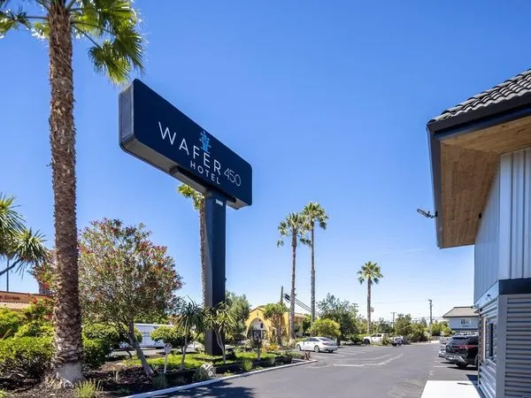 WAFER 450 Hotel