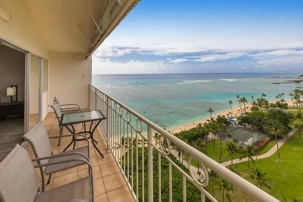 Waikiki Shore by OUTRIGGER
