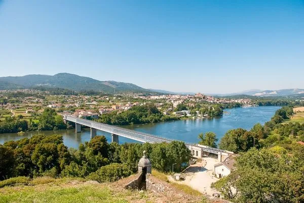 Wandern auf dem Jakobsweg: Camino Portugués ab Tui mit Gepäcktransport & Transfers (Zielflughafen Porto)