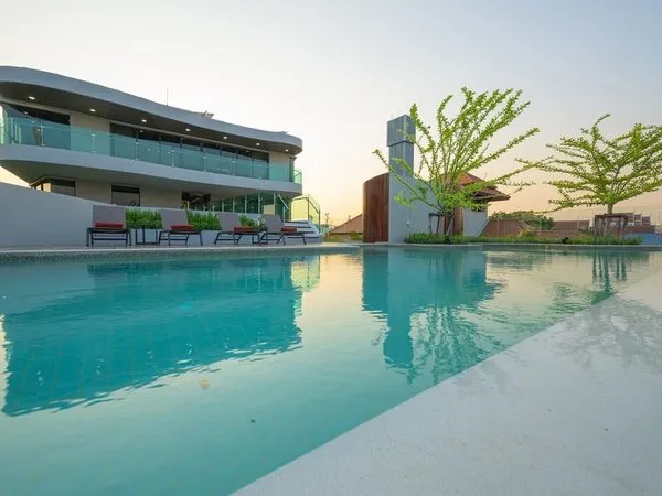 We Hotel Riverfront