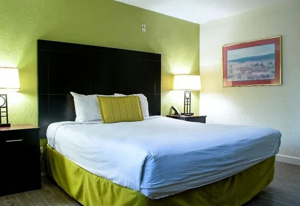 Western Inn & Suites - Old Town