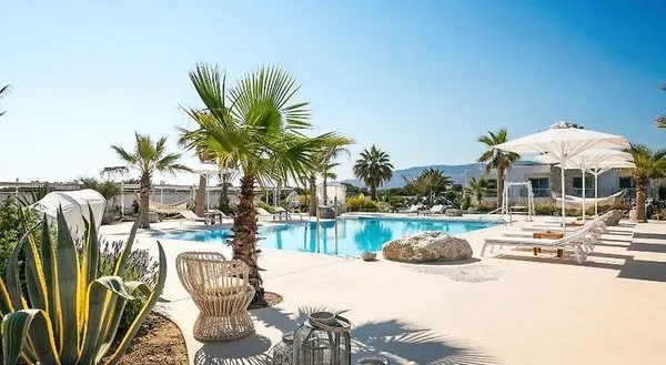 White Pearls Luxury Suites