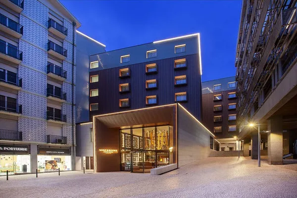 Wine & Books Porto Hotel