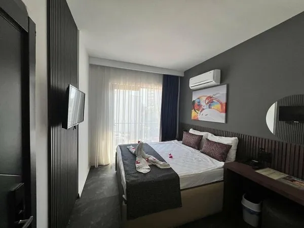 Wolf Of The City Hotel