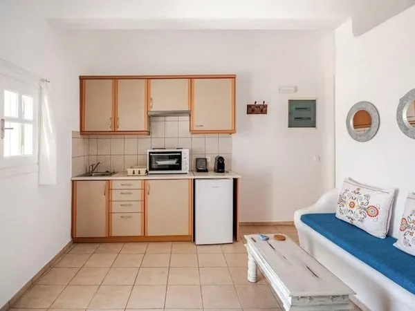 Yakinthos Residence