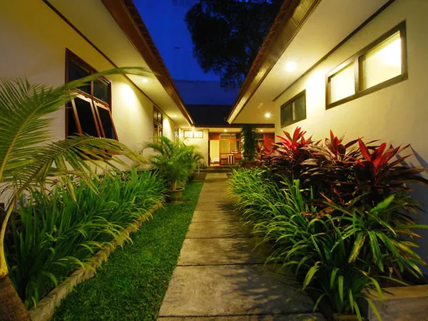 Yulia Beach Inn