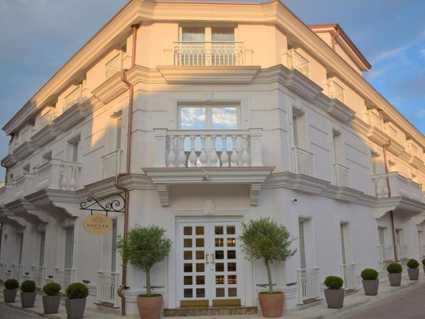 Giulia Albergo Hotel in Durrës