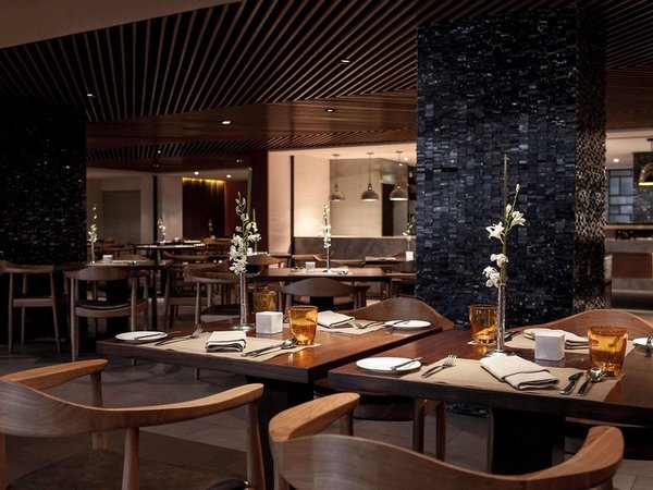 Hotel Pullman Shanghai Skyway in Shanghai