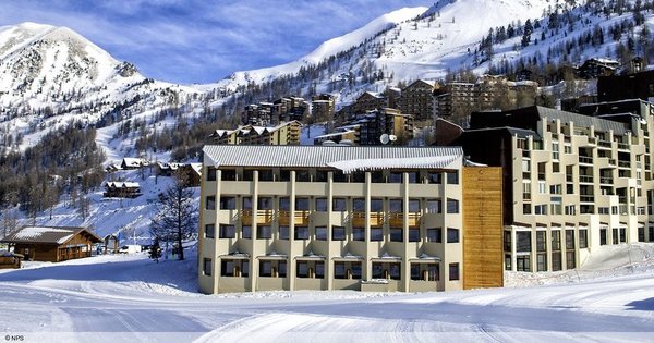 SOWELL RESIDENCES New Chastillon in Isola 2000