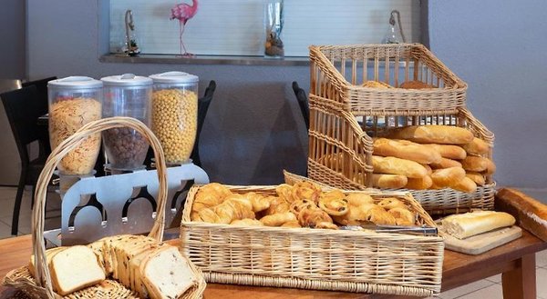 SOWELL Family Les Amandiers in Arles