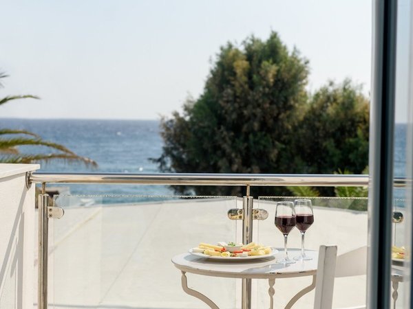 Alesahne Beach Hotel in Kamari All Inclusive Ferien