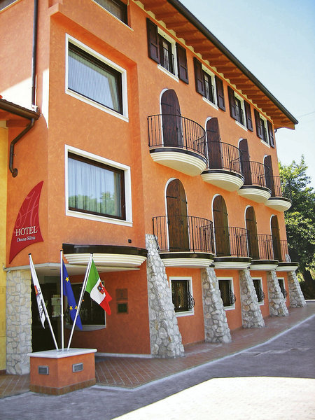 Donna Silvia Wellness Hotel in Manerba del Garda All Inclusive Ferien
