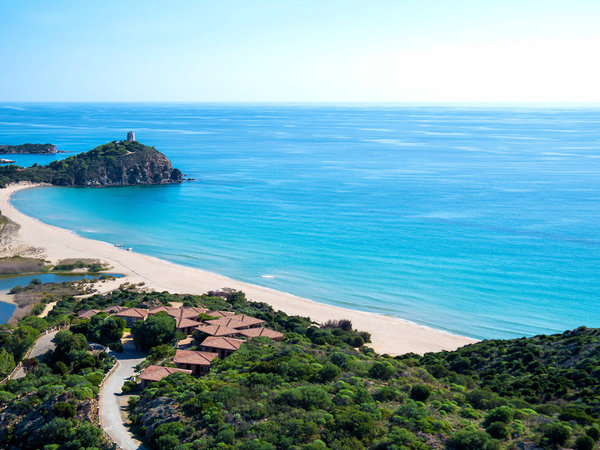 Chia Laguna Resort - Baia Di Chia Resort Sardinia, Curio Collection by Hilton in Chia All Inclusive Ferien