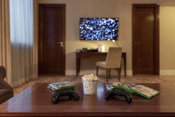 Grand Hotel Vilnius, Curio Collection by Hilton in Vilnius All Inclusive Ferien