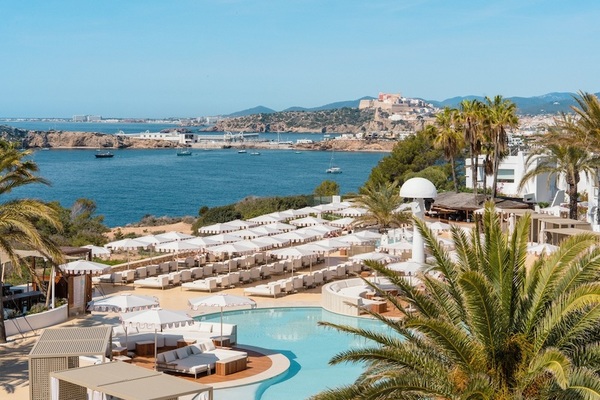 Destino Five Ibiza in Santa Eulalia del Rio All Inclusive Ferien