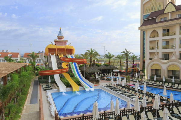 Well Palace Side in Antalya